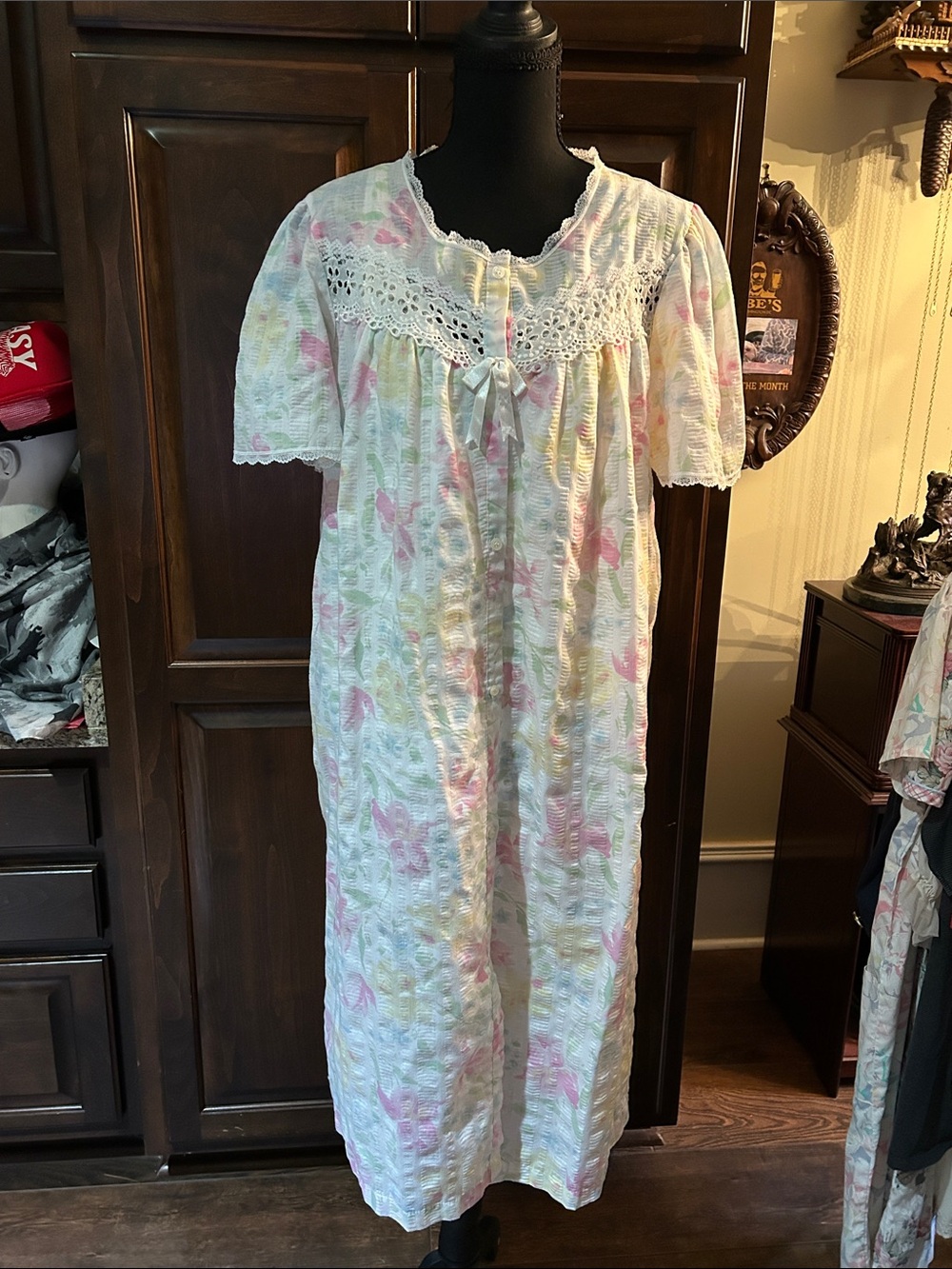 Anna New York Sz M Pastel Floral Flutter Sleeve House Coat Robe